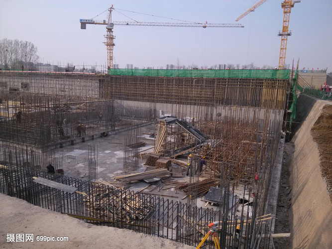 工程施工中的鋼筋現(xiàn)場 構(gòu)筑建筑骨架的關(guān)鍵環(huán)節(jié)